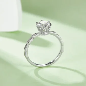 Élégance Classique & Zircon Brillant