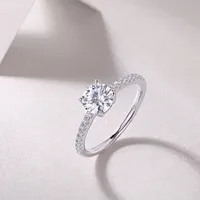 Solitaire Élégante avec Moissanite Brillante