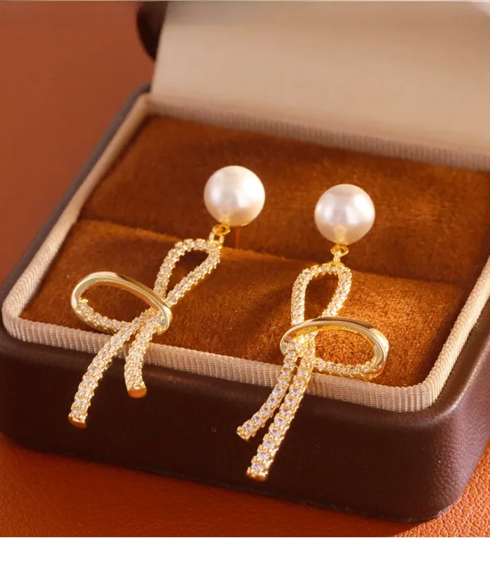 Boucles-D-oreilles-De-Luxe-Tendance-2025-Pour-Femmes-Perle-Naturelle-Papillon-Scintillant-Bijoux-De-Mode-En-Cuivre-display-picture-3