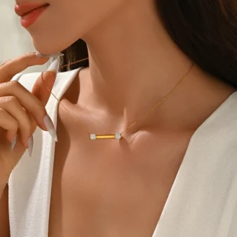 Collier Barre Cylindrique avec Embouts Zircon