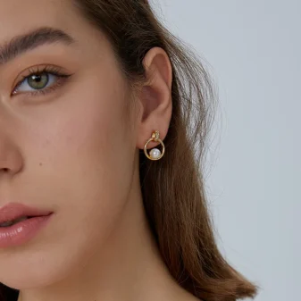 Puces d’Oreilles Dorées avec Perle