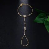 Nouvelles-Bijoux-De-Mode-Pour-Femmes-En-Cuivre-Plaqu-Platine-Avec-Strass-Style-Frais-pissure-G-om-trique-Lien-De-Doigt-Creux-display-picture-4