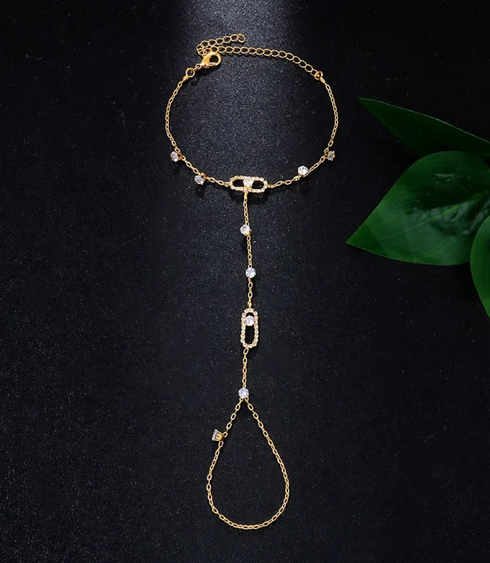 Nouvelles-Bijoux-De-Mode-Pour-Femmes-En-Cuivre-Plaqu-Platine-Avec-Strass-Style-Frais-pissure-G-om-trique-Lien-De-Doigt-Creux-display-picture-4 Nouvelles-Bijoux-De-Mode-Pour-Femmes-En-Cuivre-Plaqu-Platine-Avec-Strass-Style-Frais-pissure-G-om-trique-Lien-De-Doigt-Creux-display-picture-4