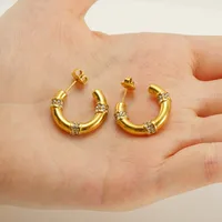 Créoles Dorées C-Shape Serties de Zircons