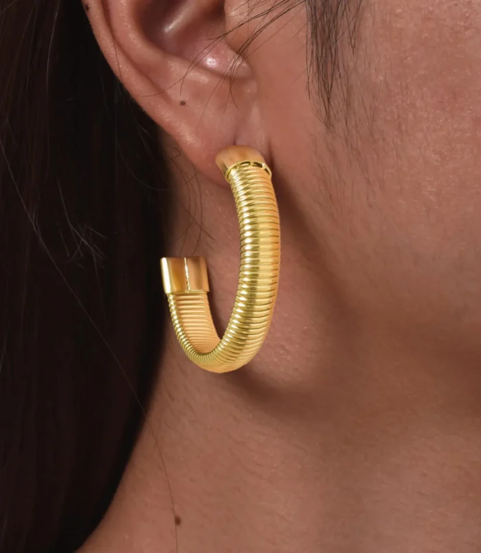 Rev-tement-PVD-Plaqu-Or-V-ritable-Or-18-Carats-Forme-C-Acier-Inoxydable-304-D-contract-e-Style-Simple-R-sistant-L-Eau-Et-Ne-Ternit-Pas-Des-Boucles-D-Oreilles-display-picture-1 Rev-tement-PVD-Plaqu-Or-V-ritable-Or-18-Carats-Forme-C-Acier-Inoxydable-304-D-contract-e-Style-Simple-R-sistant-L-Eau-Et-Ne-Ternit-Pas-Des-Boucles-D-Oreilles-display-picture-1