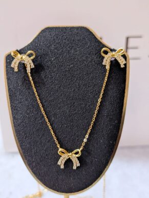 Set-Collier_Boucles d'Oreilles nœud d'Arc