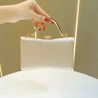 Pochette Satinée Beige